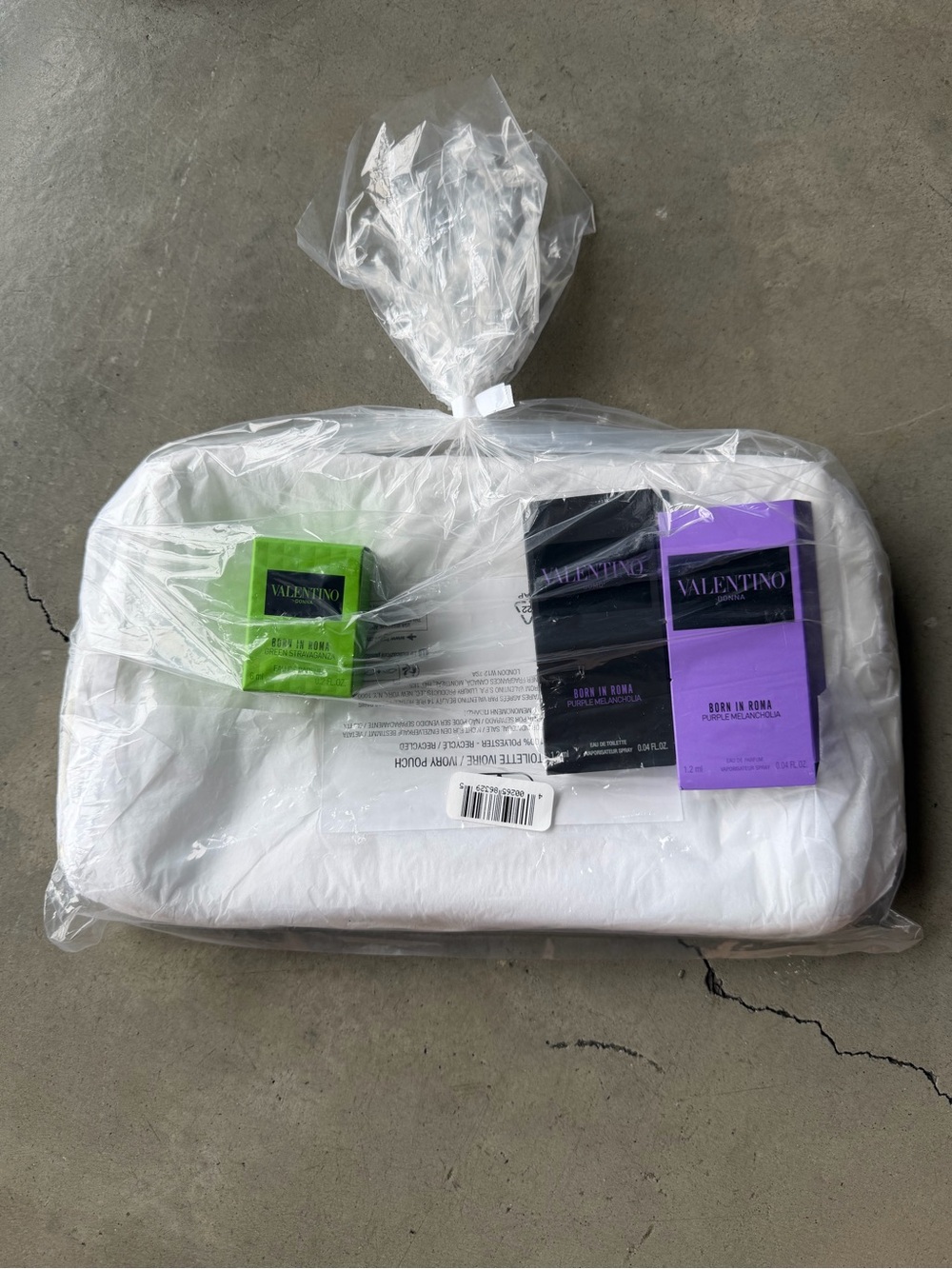 Valentino / Mini Fragrance Set / White V Logo Pouch - Picture 3 of 5